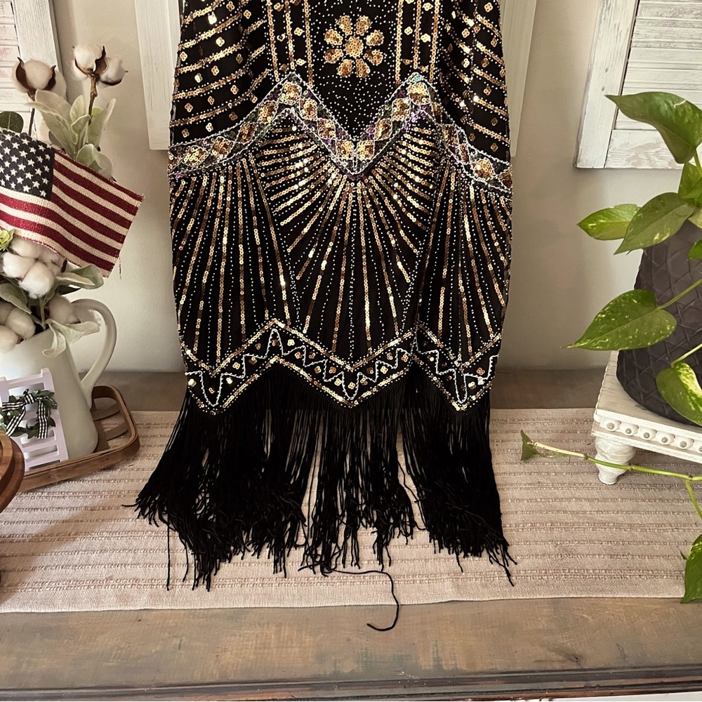 Babeyond 1920s Inspired Elegant Black and Gold Midi Flapper Dress - Picture 6 of 12